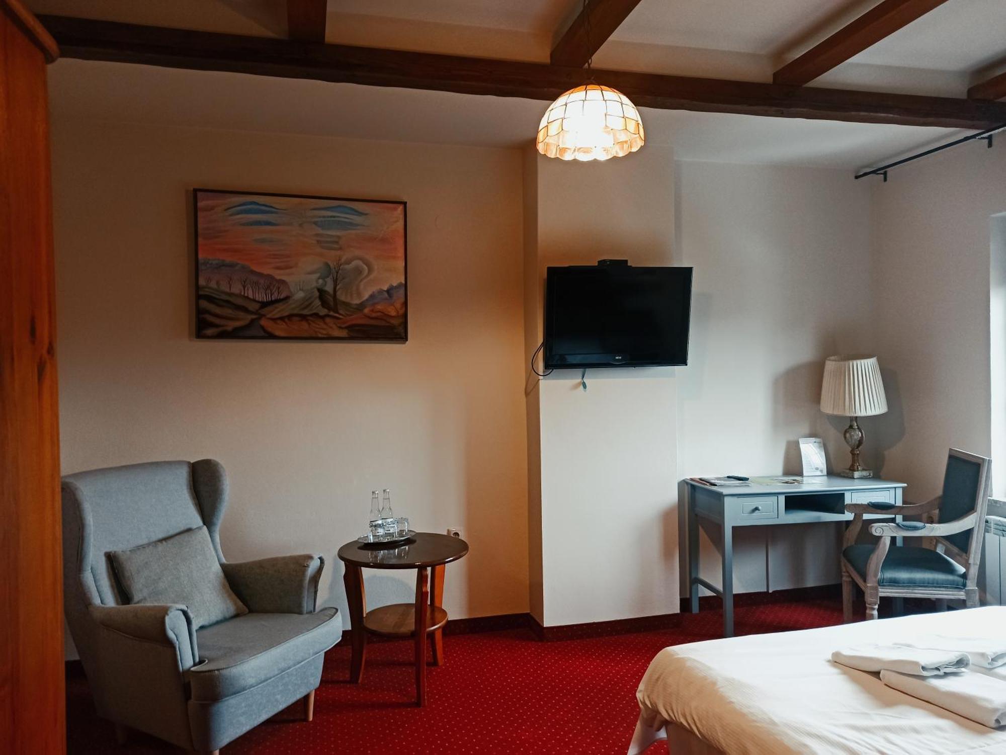Hotel Restauracja Jas Wedrowniczek Rymanów Екстериор снимка