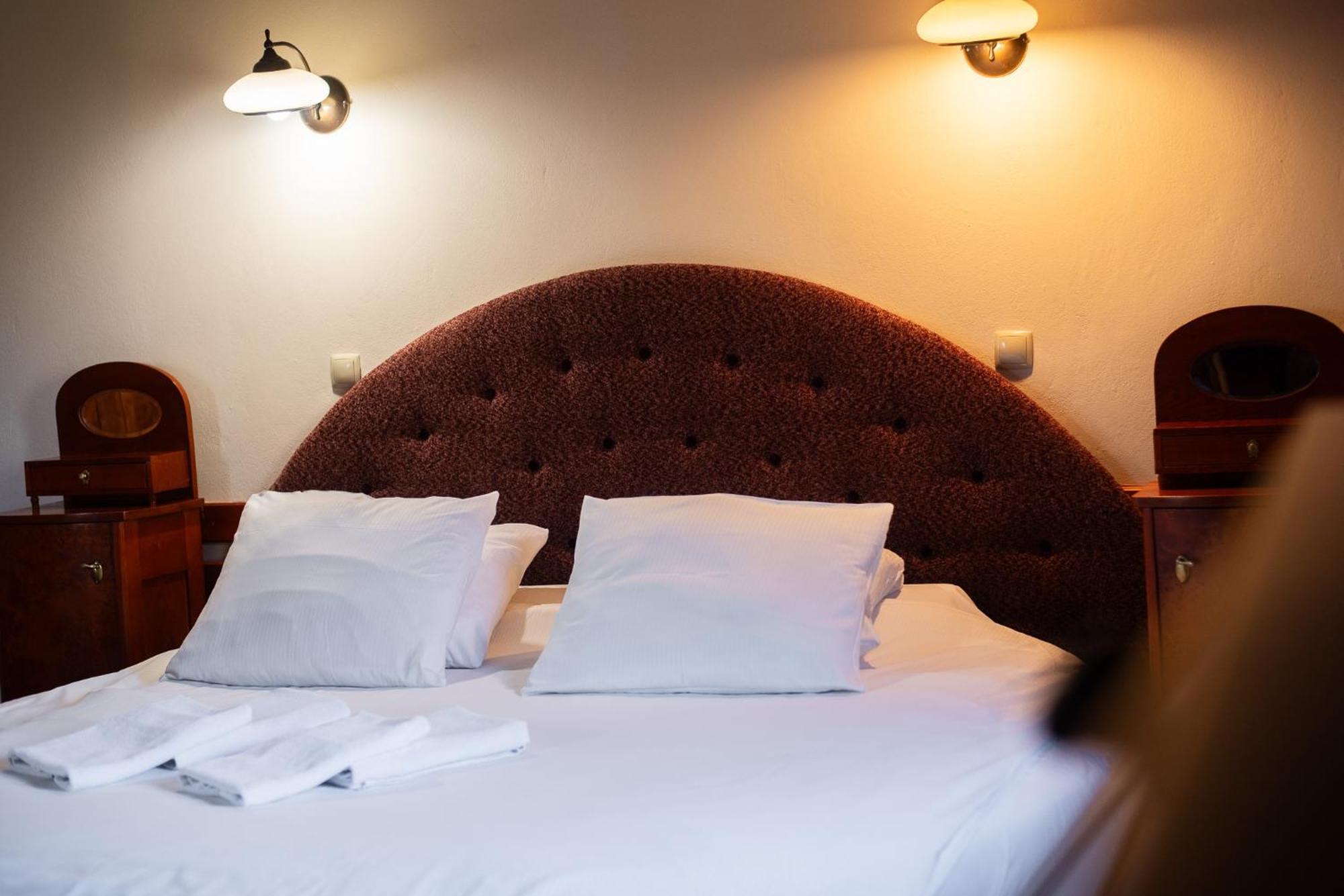 Hotel Restauracja Jas Wedrowniczek Rymanów Екстериор снимка