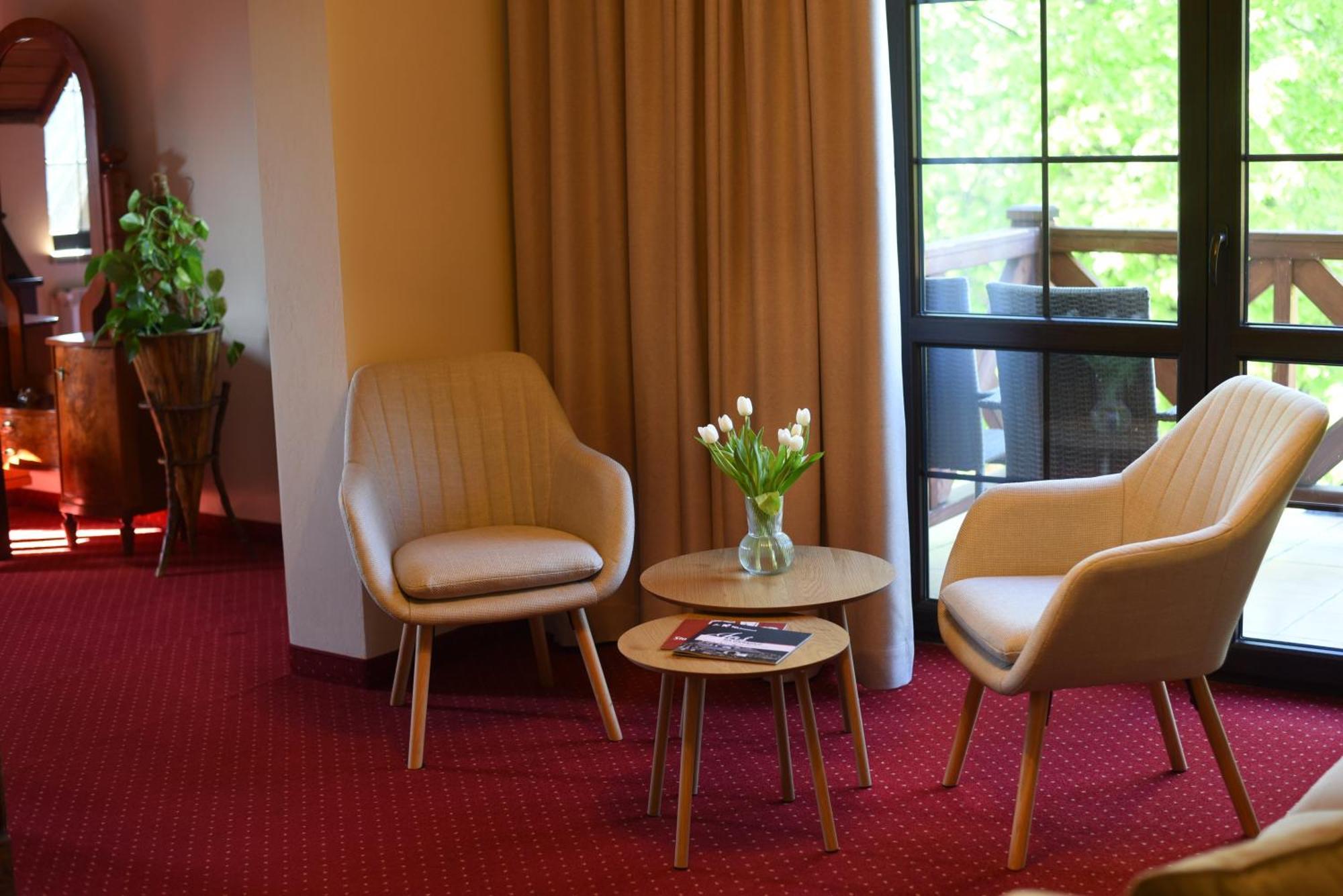 Hotel Restauracja Jas Wedrowniczek Rymanów Екстериор снимка